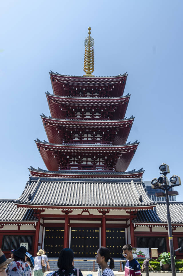 50 - Tokyo - barrio de Asakusa - templo de Senso-ji - pagoda